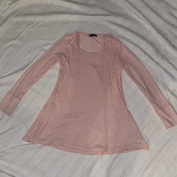 Pink knit top with lace details - Picture 1 of 3